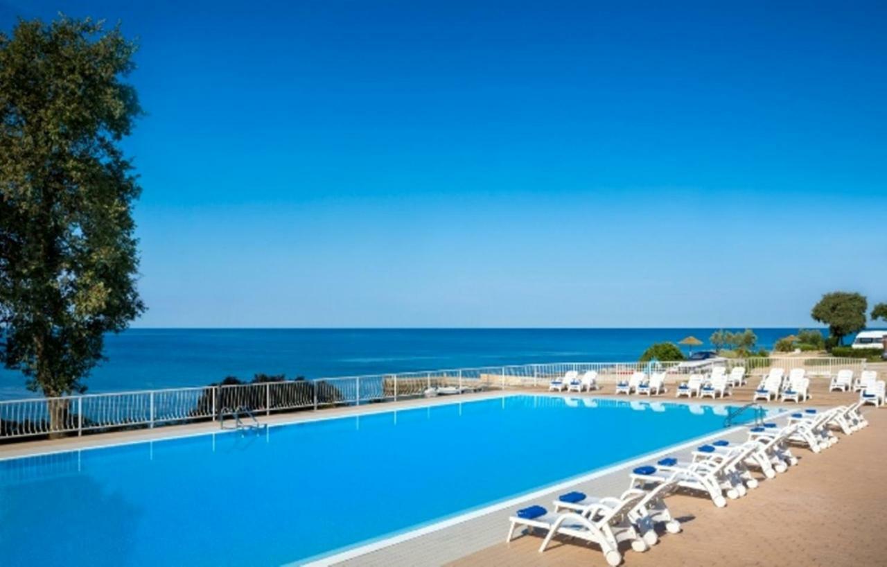 West Coast Mobilhome With Xxl Terrace In Naturist Resort Solaris Fkk Tar-Vabriga Luaran gambar